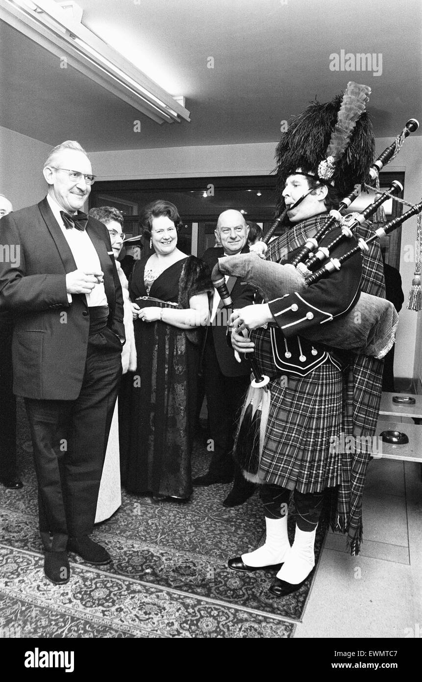A piper welcomes the guest to the Birmingham and West Midlands Scottish Society Hogmanay Ball at the Botanical Gardens. 31st December 1971 Stock Photo