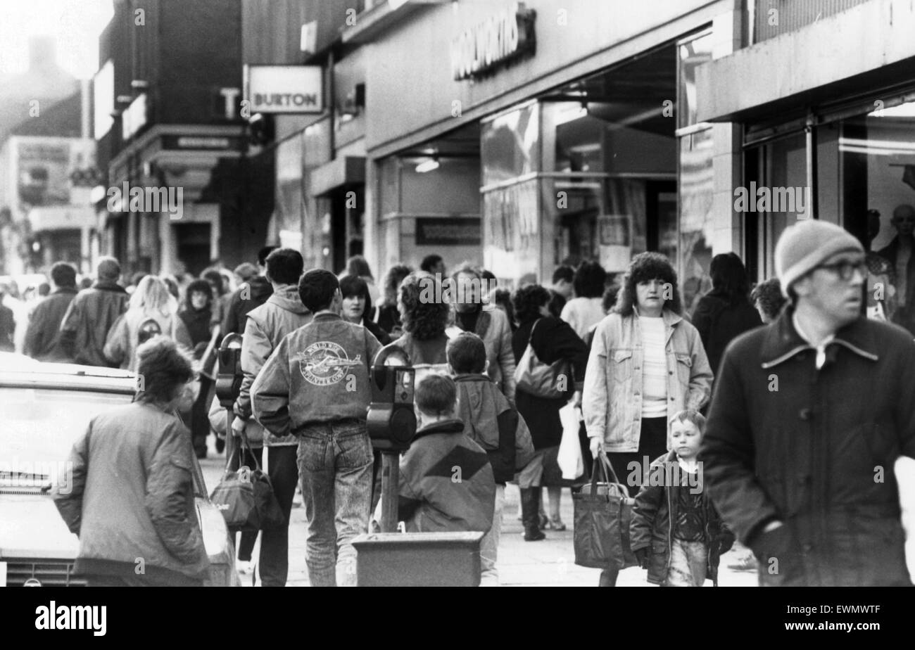 Gateshead High Street. 5th December 1988. Stock Photo