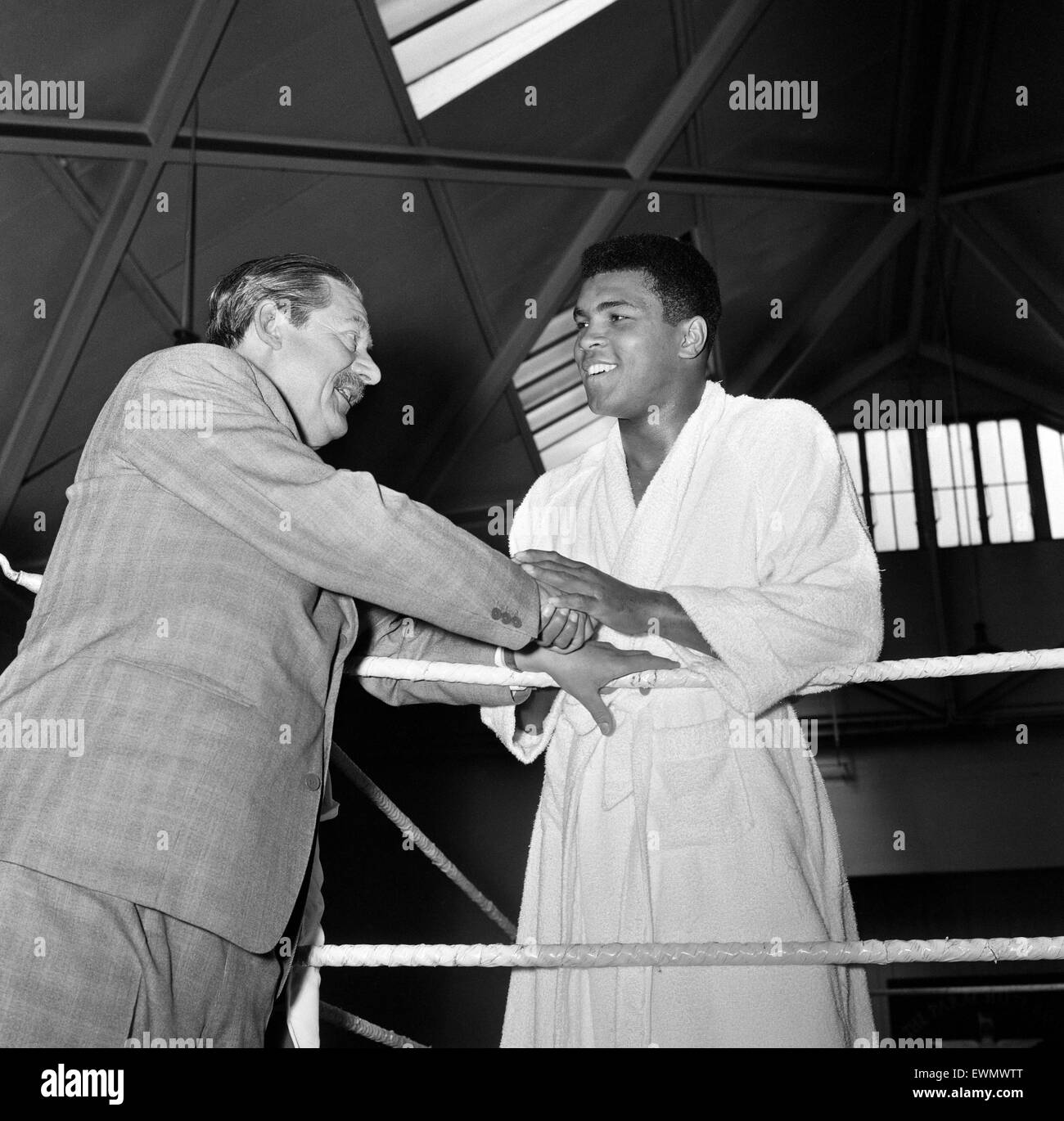 Cassius Clay aka (Muhammad Ali) with broadcaster and sports writer Peter Wilson at Clay's White City training camp ahead of his rematch with Henry Cooper. 18th May 1966 Stock Photo