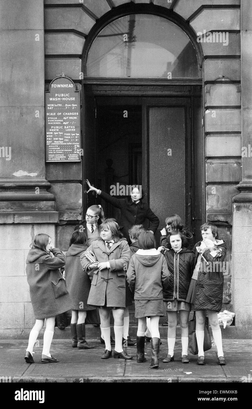 Townsend Public Wash House, with children standing outside. Glasgow
