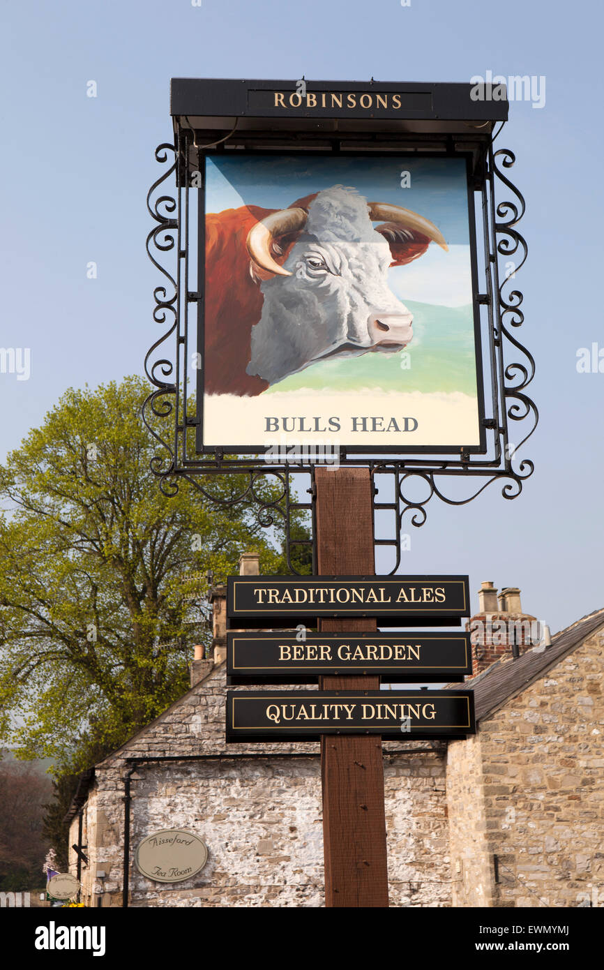 UK, England, Derbyshire, Ashford in the Water, Church Street, Bulls Head, Robinson’s brewery pub sign Stock Photo