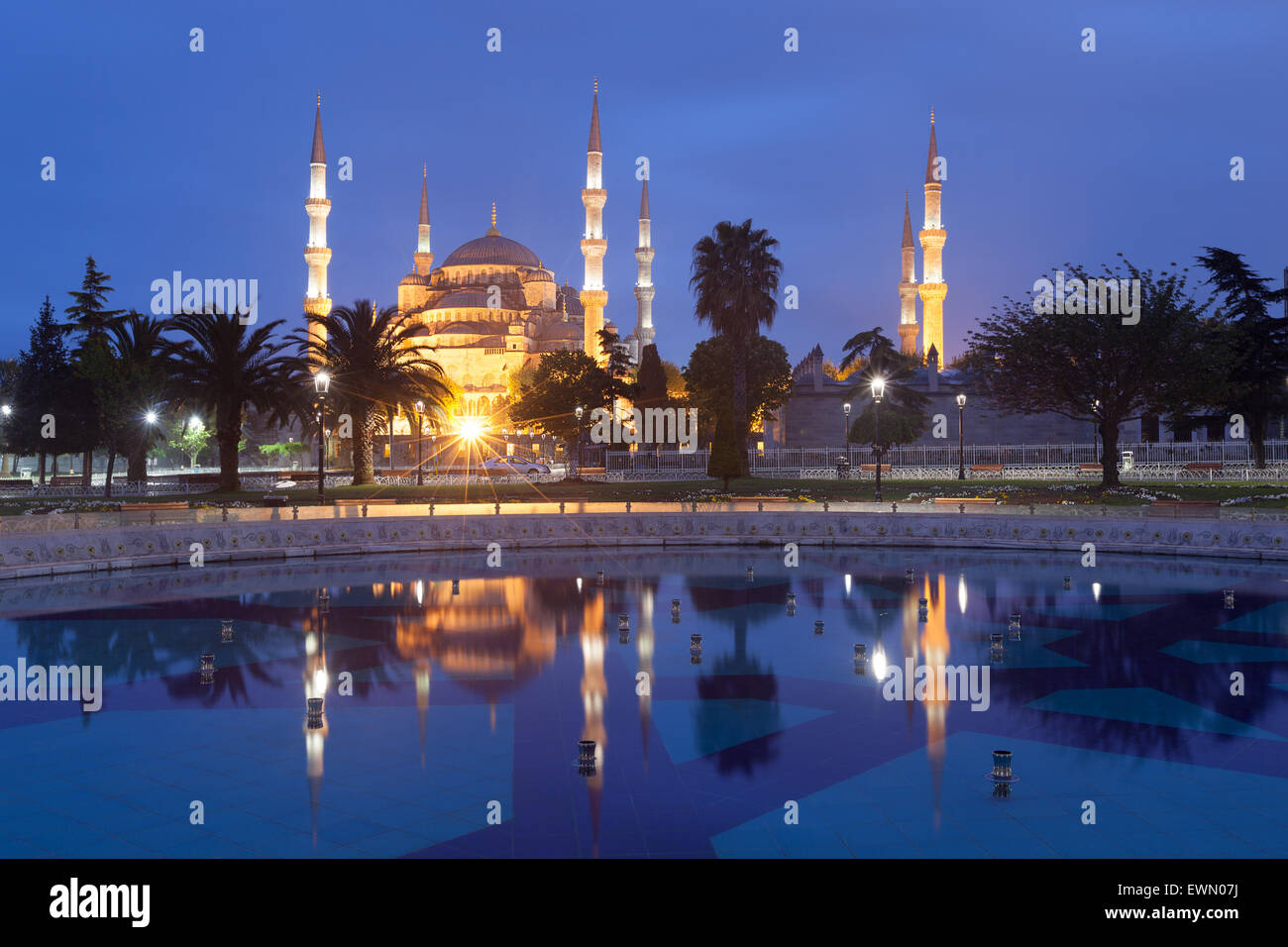 Sultanahmet Blue Mosque at dusk, Istanbul, Turkey Stock Photo - Alamy