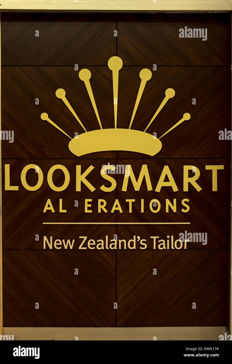 Missing letter from advert for alterations creates a humorous result, Auckland, New Zealand. Stock Photo