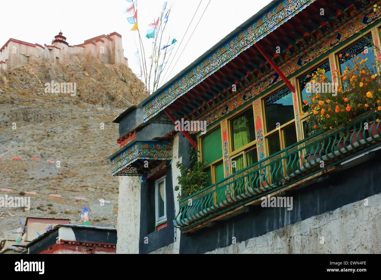 The 1394 AD.built Dzong-fort seen from among some houses in the lower part of the town at 3977 ms. Gyantse-Shigatse pref.-Tibet. Stock Photo