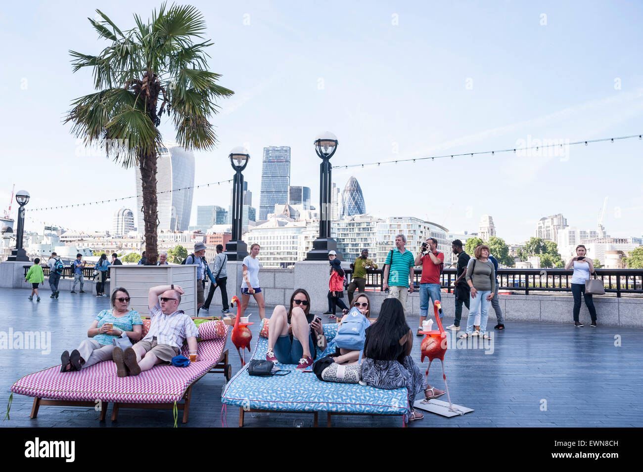 London, UK. 29 June 2015. The area outside City Hall resembles the French Riviera with palm trees, blue skies and warm temperatures. Credit:  Stephen Chung / Alamy Live News Stock Photo
