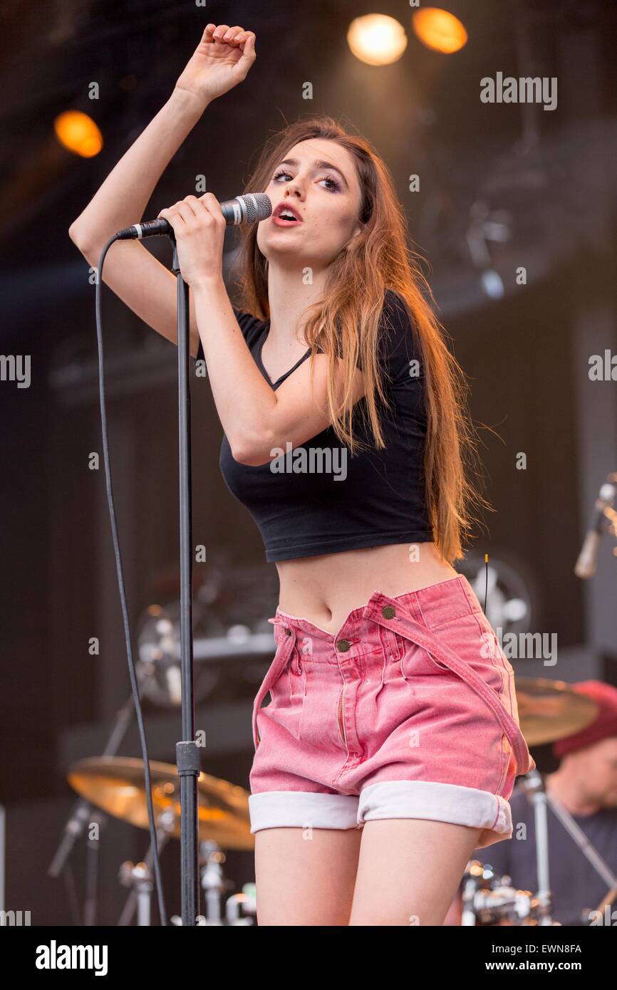 Ryn weaver hi-res stock photography and images - Alamy