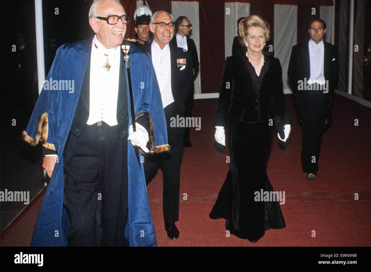 MARGARET THATCHER ARRIVES AT THE GUILD HALL FOR THE LORD MAYORS BANQUET Stock Photo