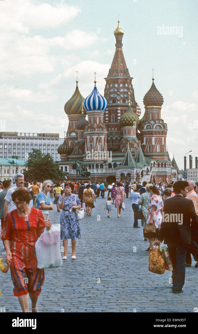 VISITORS IN RED SQUARE MOSKIW RUSSHIA Stock Photo