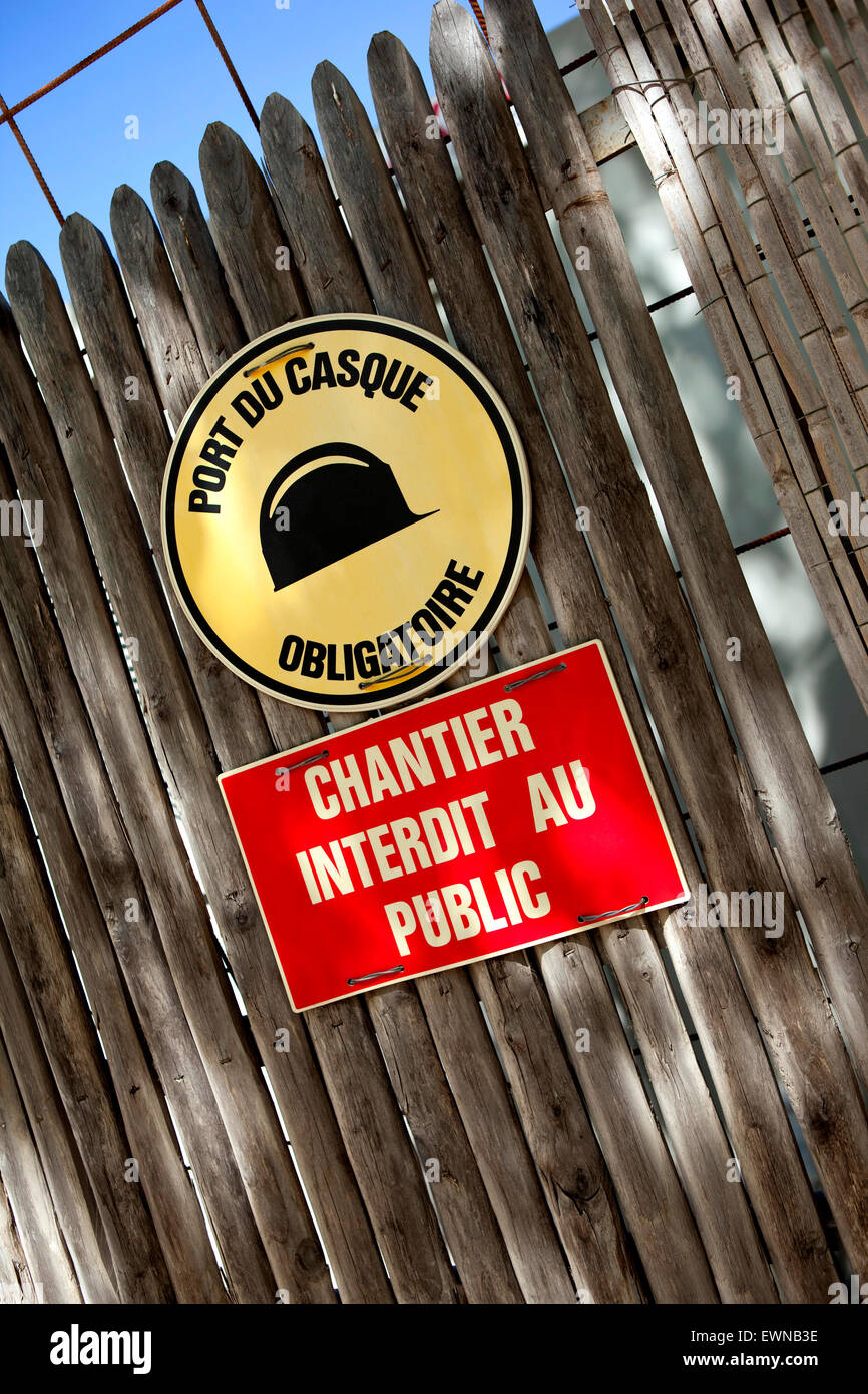 Construction signs signage hires stock photography and images Alamy