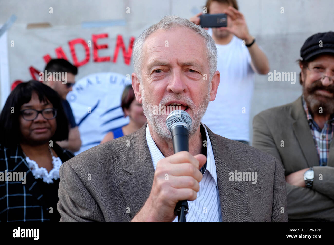 Jeremy Corbyn addresses the crowd in Trafalgar Square Stock Photo