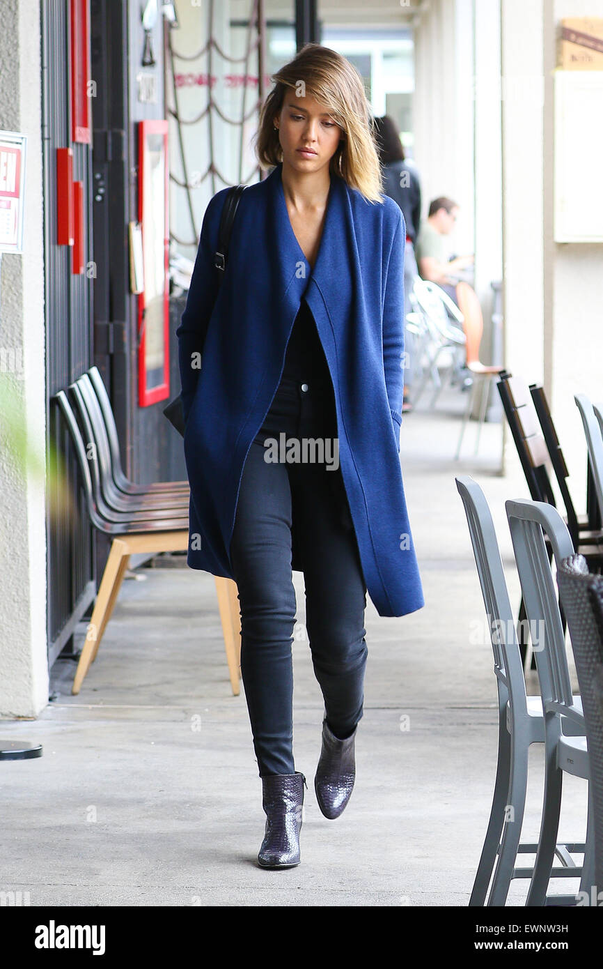 Jessica Alba spotted leaving a hair salon at Japanese Village Plaza mall  Featuring: Jessica Alba Where: Los Angeles, California, United States When:  24 Apr 2015 Stock Photo - Alamy