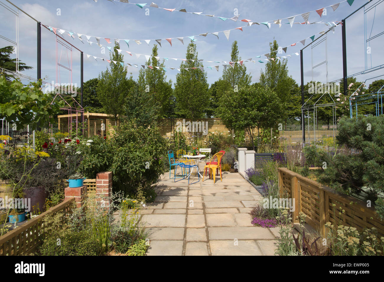 Gardens show garden jacksons fencing hi-res stock photography and images -  Alamy