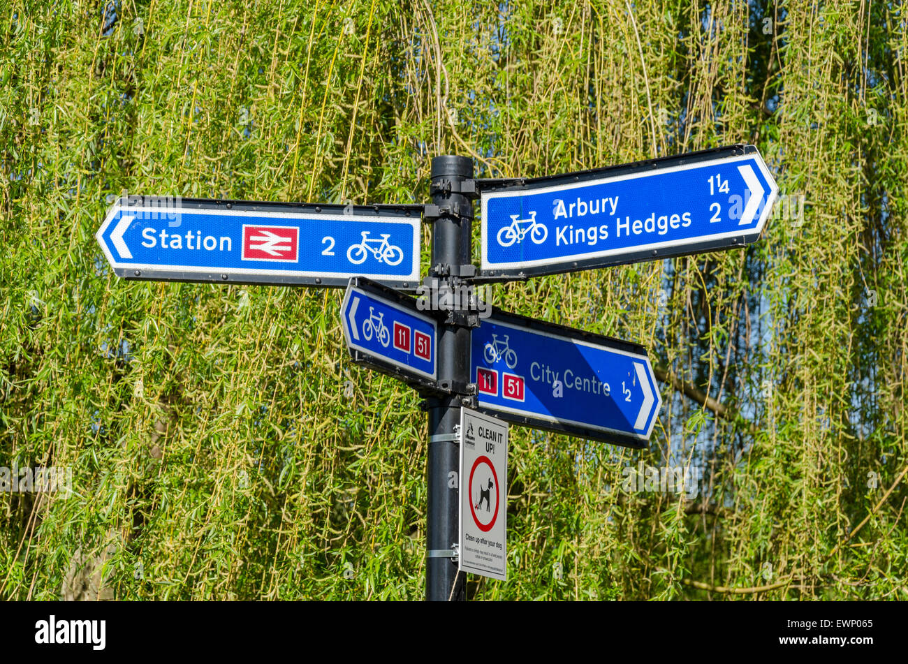 Cambridge bike route sign Stock Photo Alamy