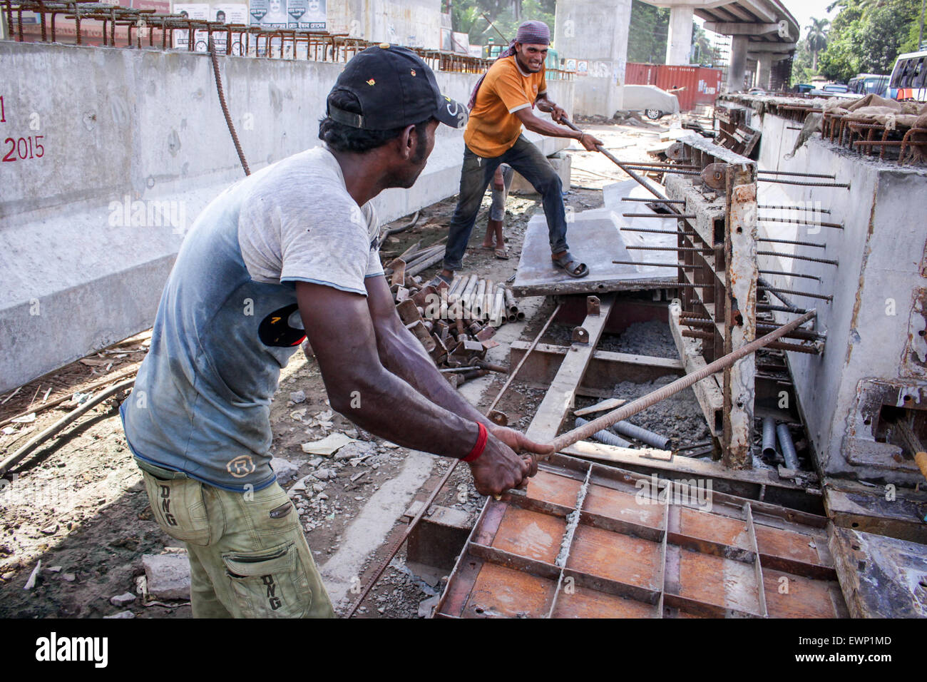 Dhaka, Bangladesh. 29th June, 2015. Construction workers working at the