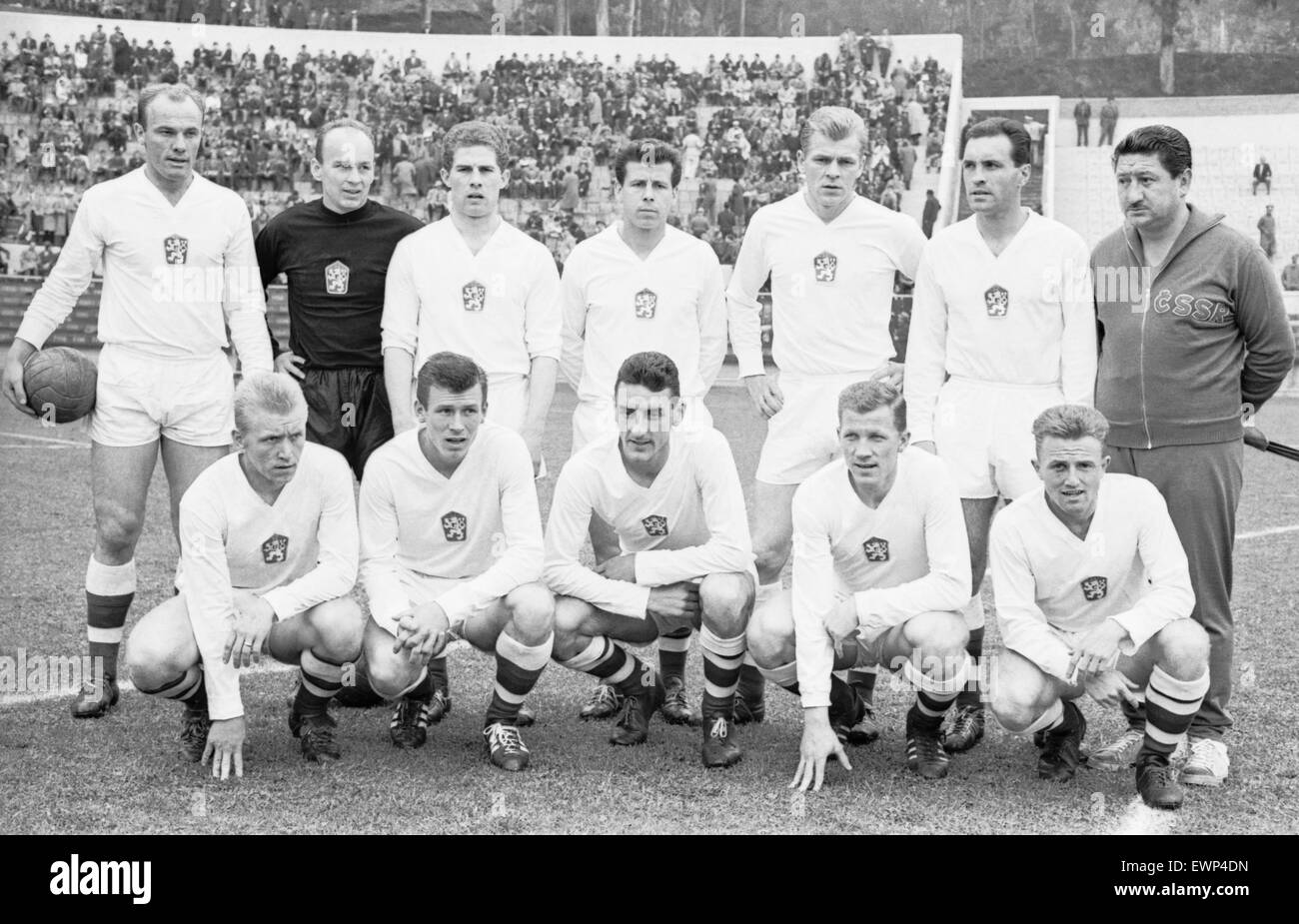 ***FILE PHOTO*** Czechoslovak team at the World Cup 1962 match against Spain on archive picture on May 31, 1962 in Vina del Mar, Chile. From left standing: Jan Lala, Josef Masopust, Jan Popluhar, Viliam Schroiff, Svatopluk Pluskal and masseur Wanderers Valparaiso Parra, sitting left : Tomas Pospichal, Adolf Scherer, Josef Kadraba, Josef Jelinek, Andrej Kvasnak and Ladislav Novak- (CTK Photo) Stock Photo