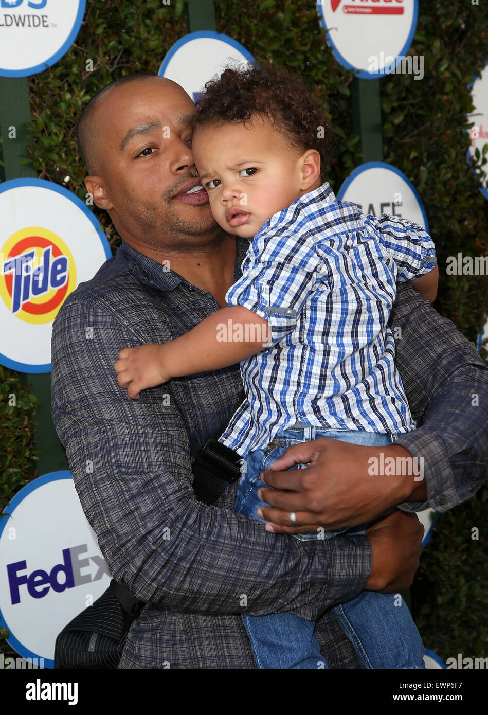 Donald faison with kids hi res stock photography and images Alamy