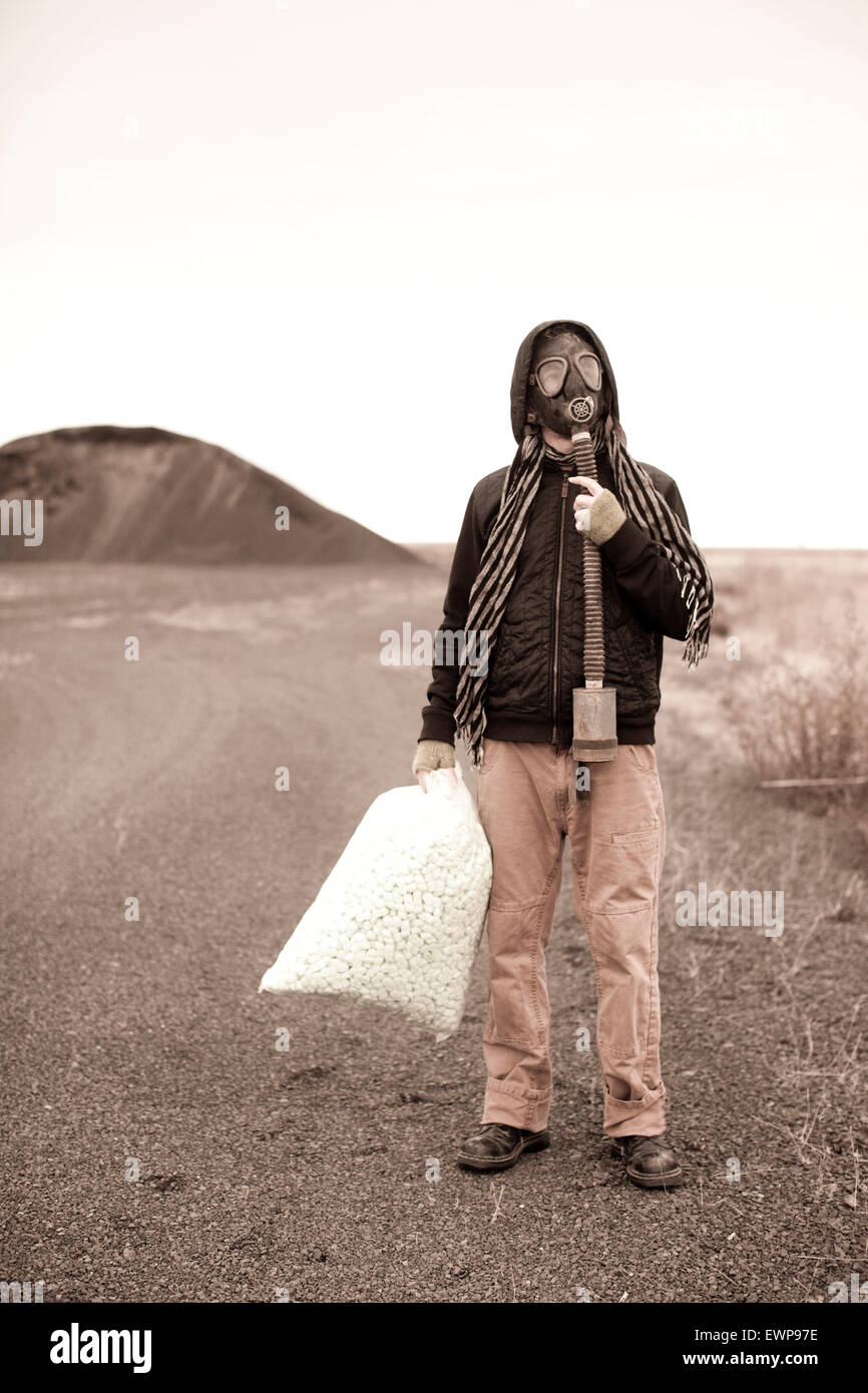 Wearing gas mask hi-res stock photography and images - Alamy