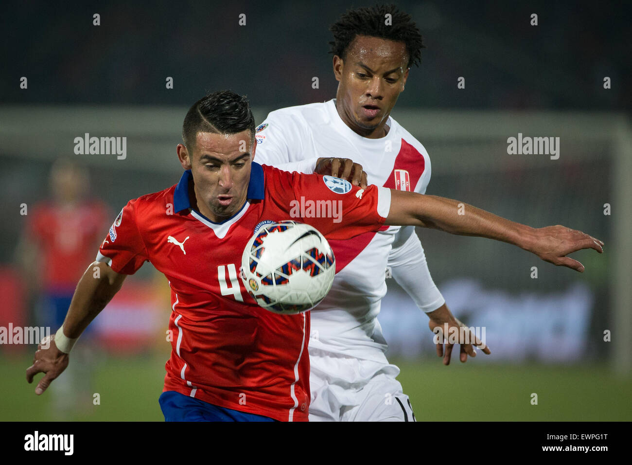 Santiago, Chile. 29th June, 2015. Mauricio Isla (L) from Chile vies for the ball with Andre Carrillo (R) from Peru during the Copa America Chile 2015 semifinal match, held at National Stadium, in Santiago, Chile, on June 29, 2015. Chile won 2-1 Credit:  Pedro Mera/Xinhua/Alamy Live News Stock Photo