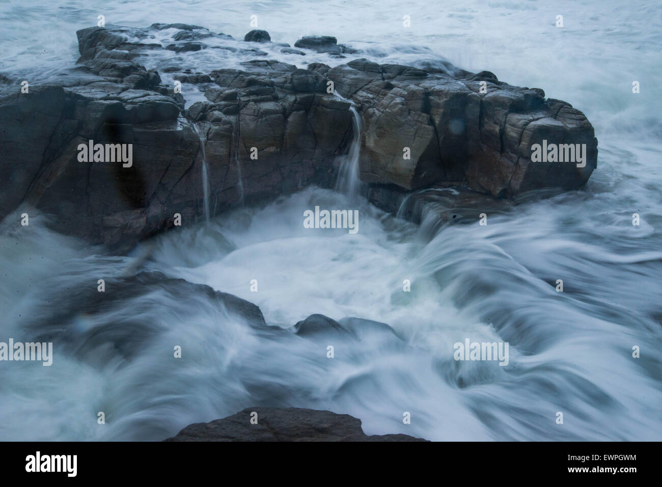 water rushing into rock pool in the surf Stock Photo - Alamy
