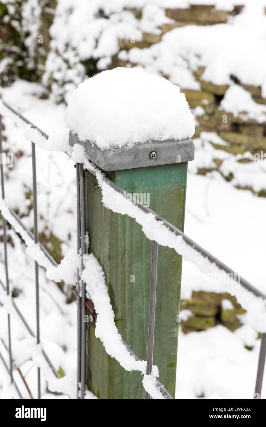 Pole fence hi-res stock photography and images - Alamy