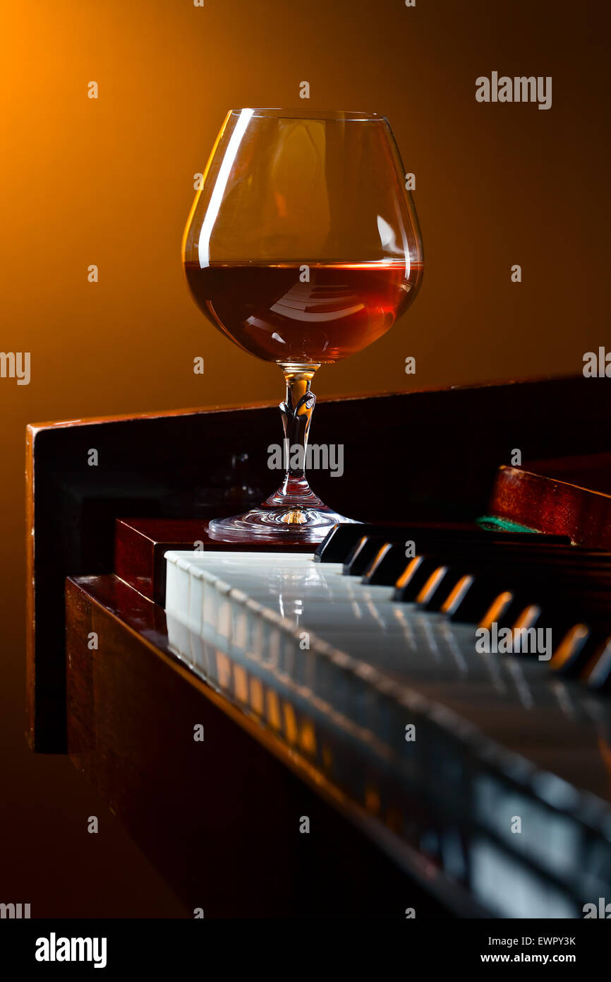Glass piano whiskey alcohol hires stock photography and images Alamy