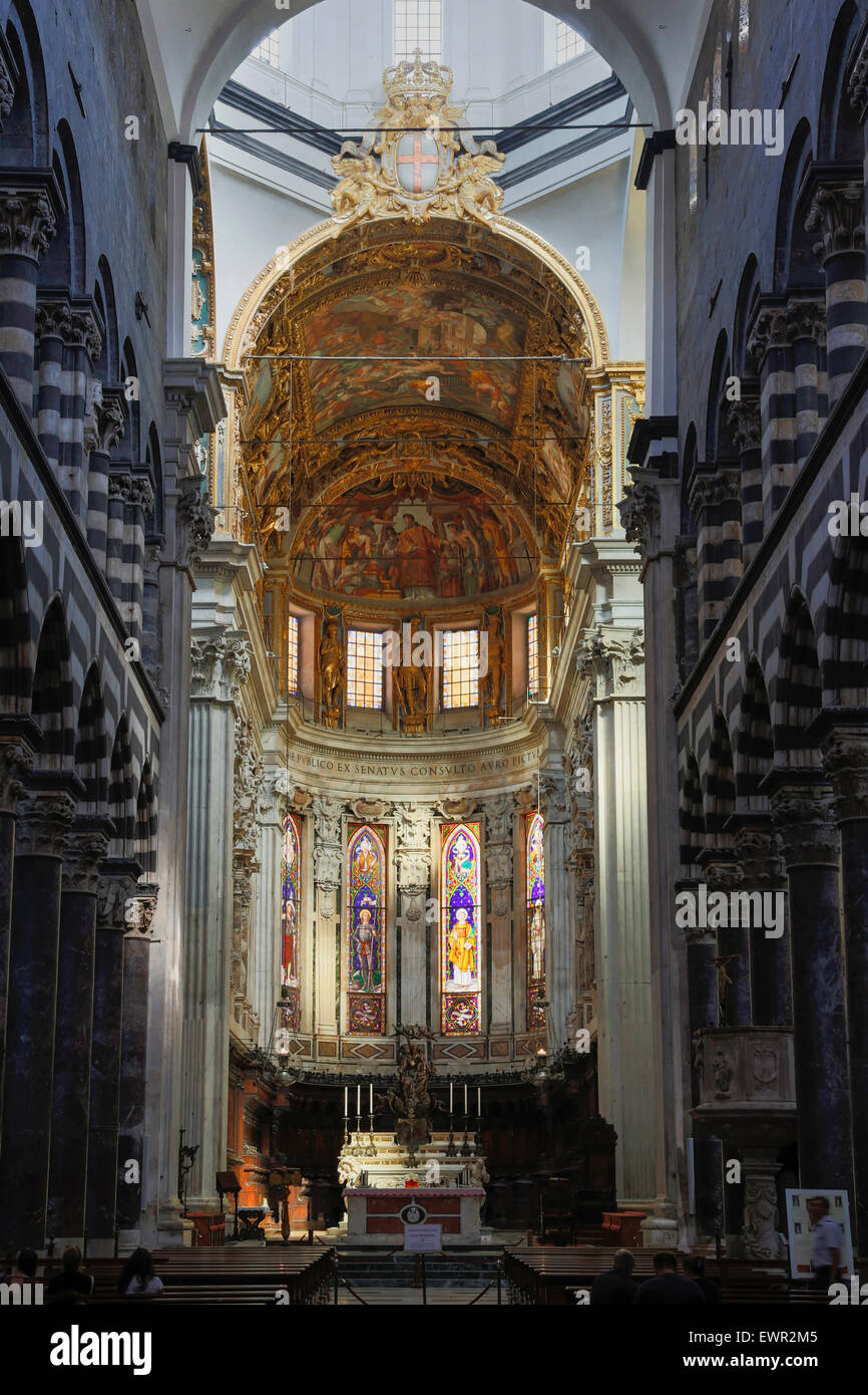 Genoa, Liguria, Italy.  Interior of Gothic cathedral of San Lorenzo. Stock Photo