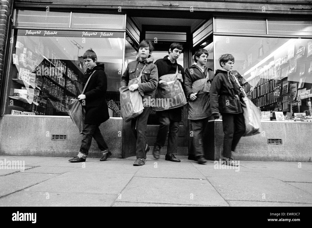 Newspaper round 1970s hires stock photography and images Alamy