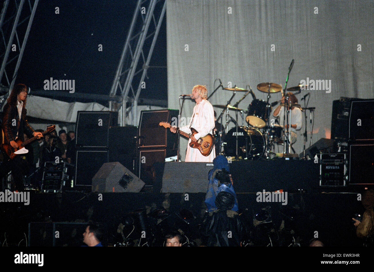 Seattle-based grunge rock group Nirvana, on stage during the group's  headlining performance at the Reading Festival. 30th August 1992 Stock  Photo - Alamy