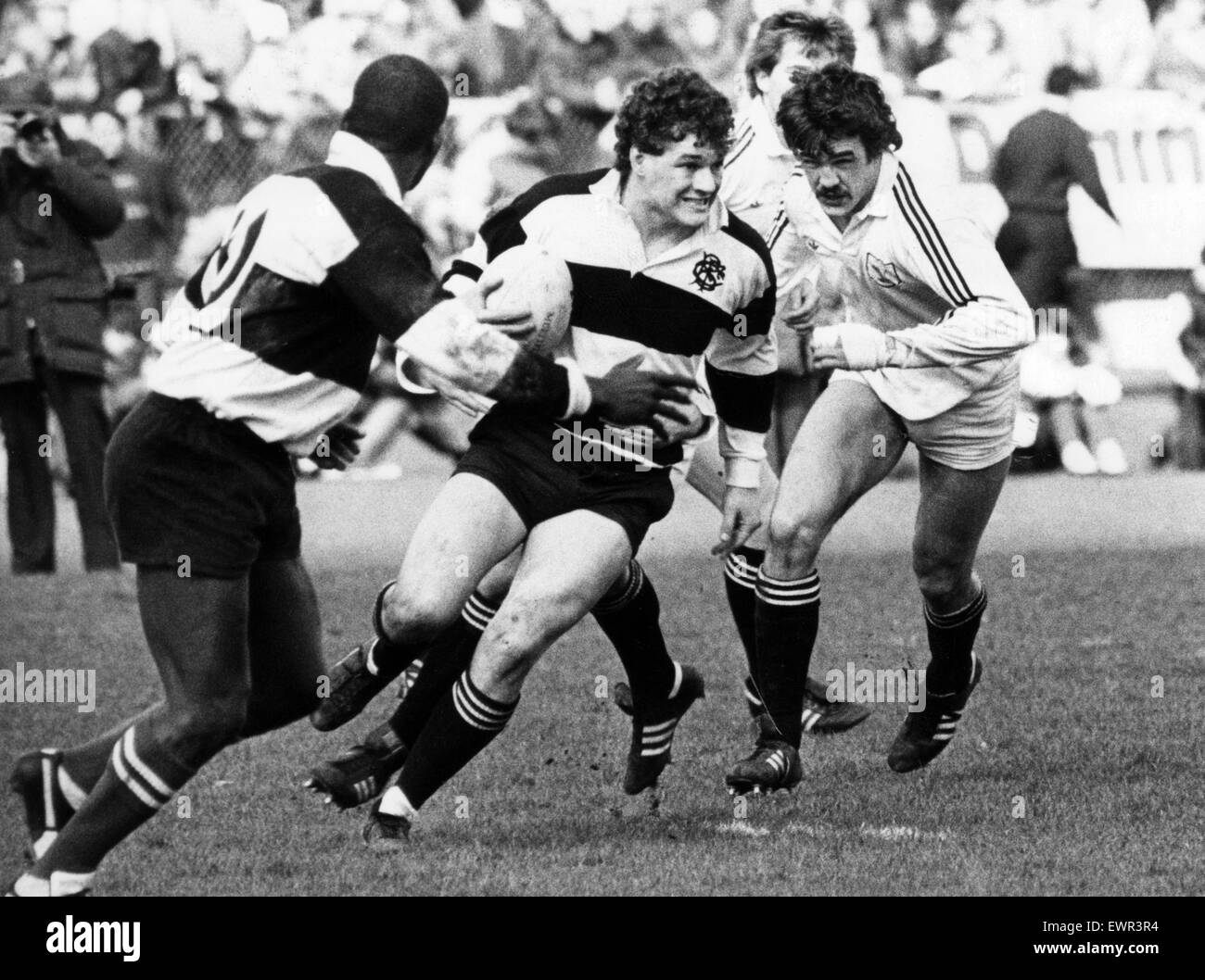 Barbarian David Pickering looks inside for support during the game against Swansea at St Helens. 6th April 1983. Stock Photo