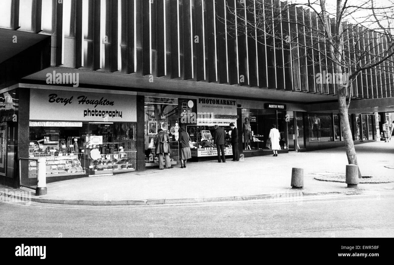 The Bull Yard shopping area in Coventry, Beryl Houghton Photography shop. 4th May 1980. Stock Photo