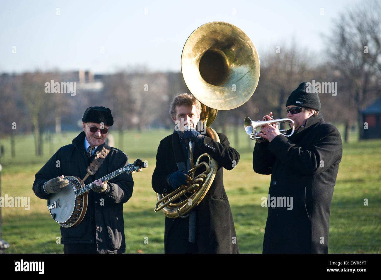 A small brass band plays on an autumnal morning on Clapham Common Stock Photo