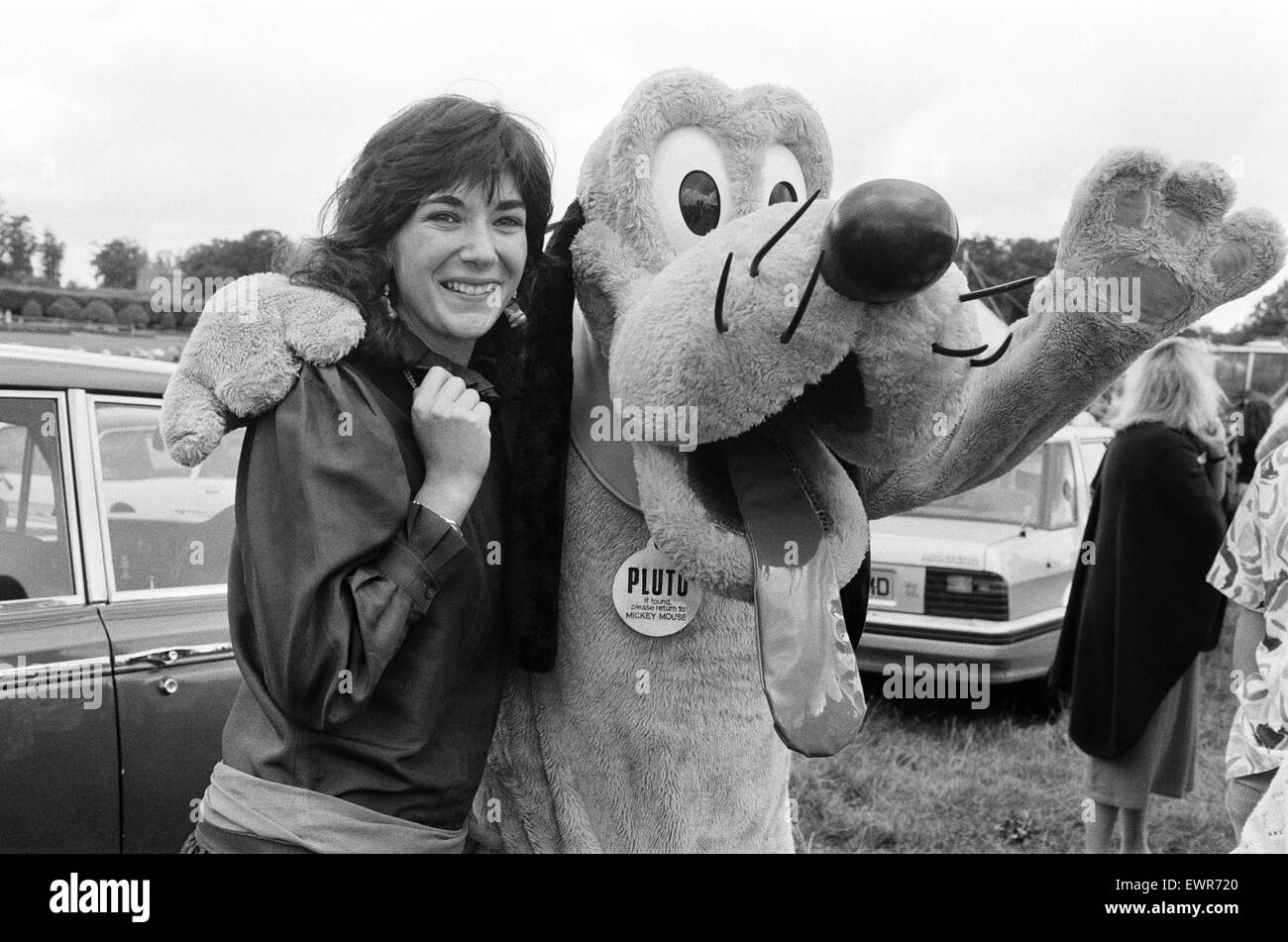 The Mirror organised a Disney day out for the kids at Lord and Lady Bath's Longleat House, in Wiltshire. A great fun day in which Ghislaine Maxwell presented a cheque for £2000 for the save the children fund.  13th September 1985. Stock Photo