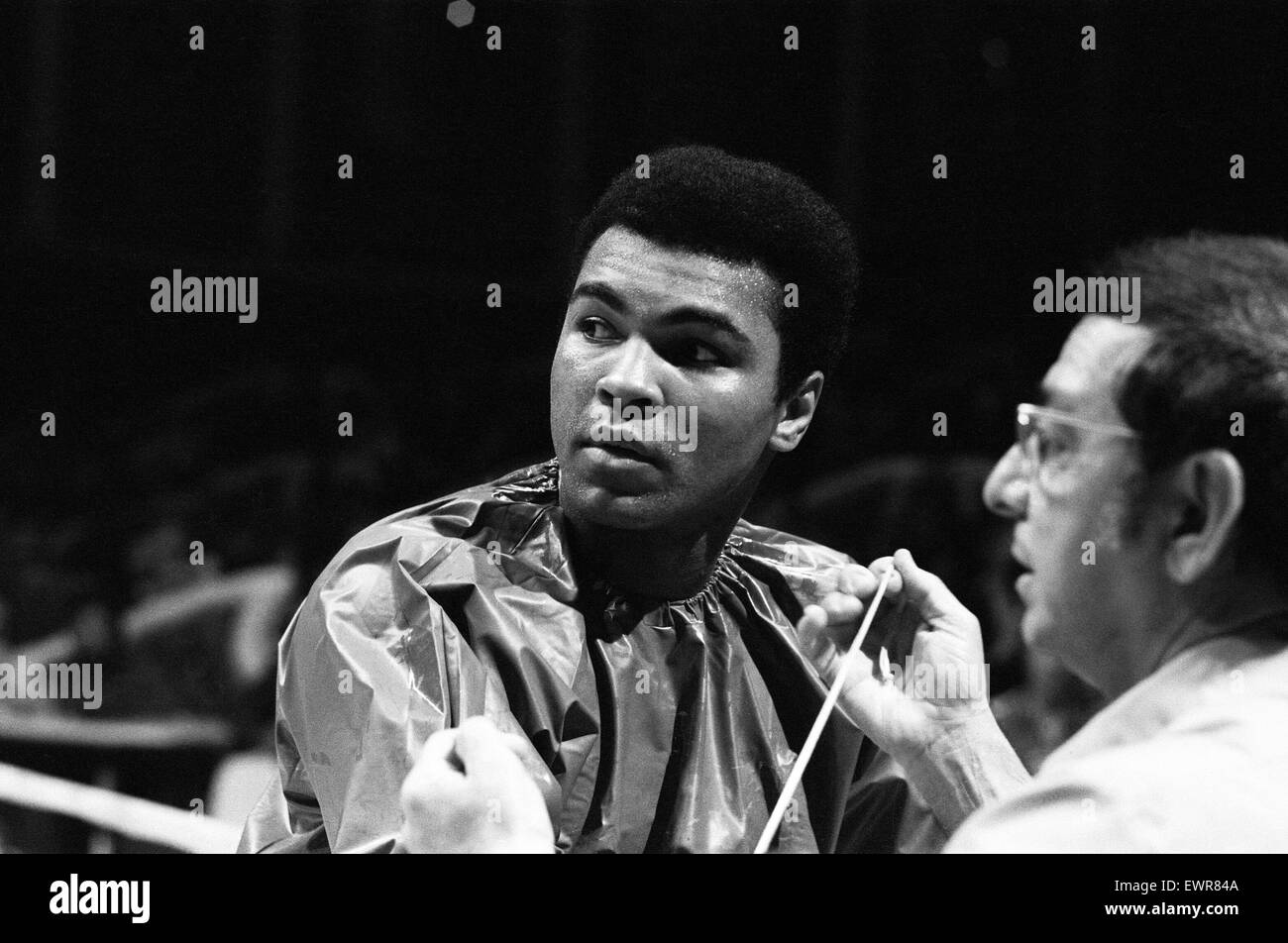 Muhammad Ali and trainer Angelo Dundee ahead of his fight with Bugner in Las Vegas. 4th February 1973 Stock Photo
