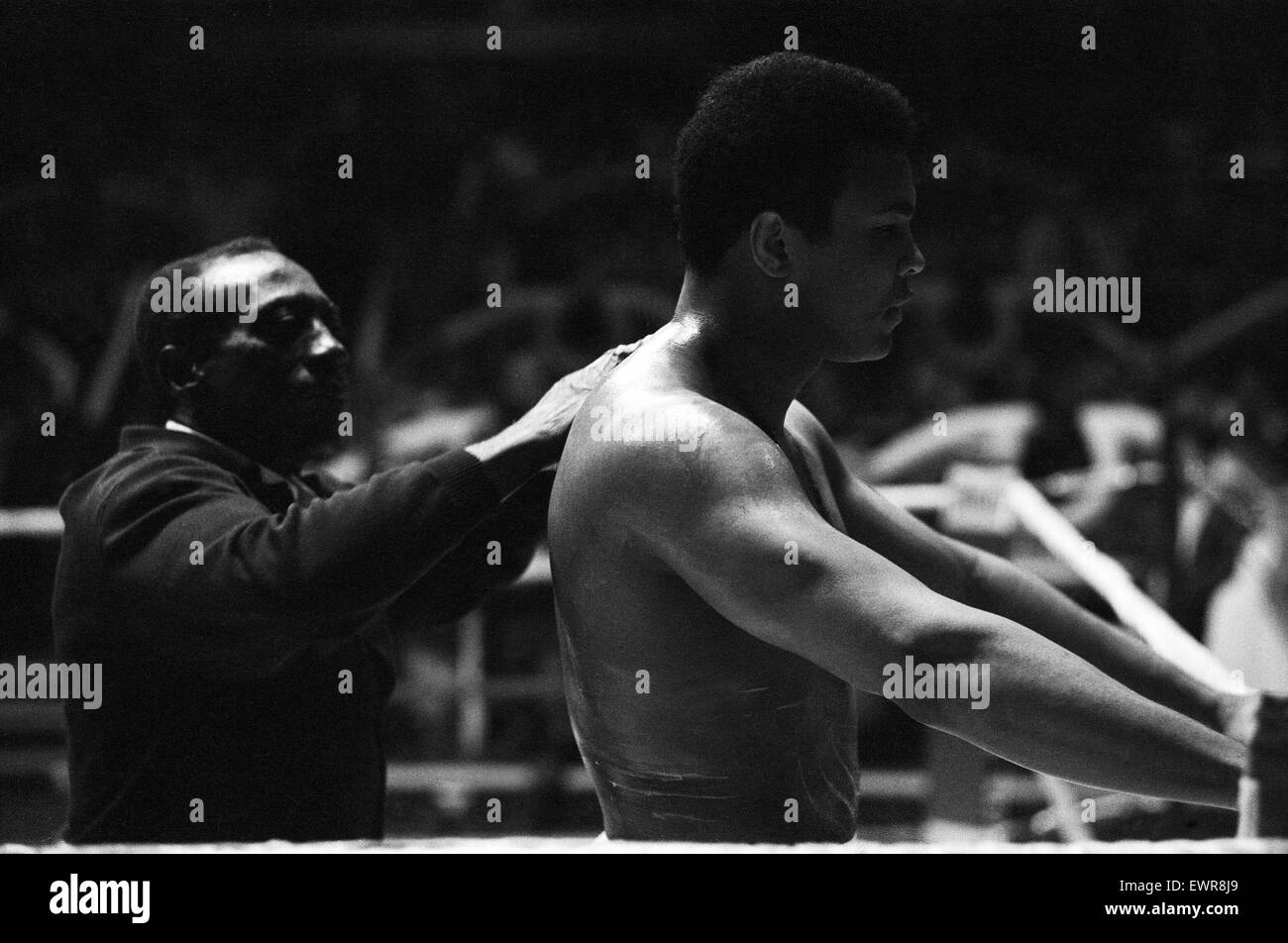 Ali bugner 1973 hi-res stock photography and images - Alamy