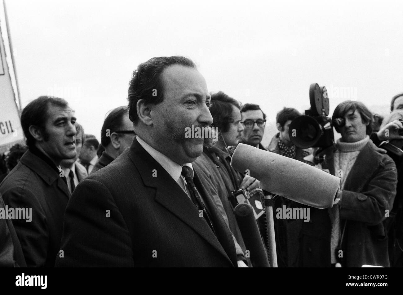 Post Office workers hold a march and a meeting at Speakers Corner. Tom Jackson, General Secretary of the Union of Post Office Workers, giving a speech to the strikers that were at the meeting. London, 4th February 1971. Stock Photo