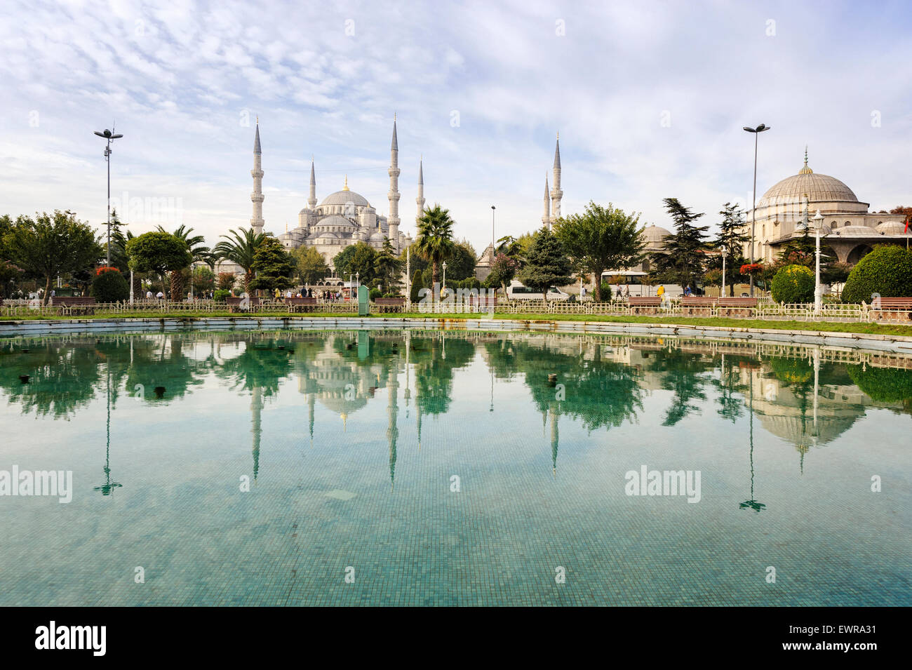 The Blue Mosque in the Sultanahmet district of Istanbul Stock Photo - Alamy