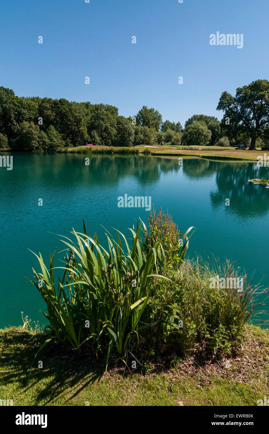 London, UK. 30 June 2015. A lake in front of the second tee on practice day for the ISPS HANDA Ladies European Masters at the Buckinghamshire golf course.  The main event takes place 2 to 5 July. Credit:  Stephen Chung / Alamy Live News Stock Photo