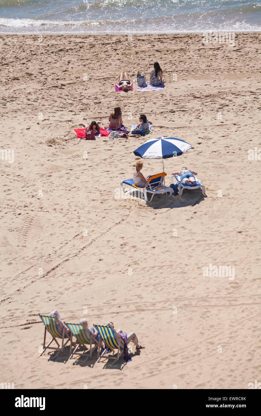 Bournemouth, Dorset, UK 30 June 2015. UK weather: hot sunny day at Bournemouth Beach - sunseekers flock to the seaside as temperatures rise and heatwave forecast Credit:  Carolyn Jenkins/Alamy Live News Stock Photo