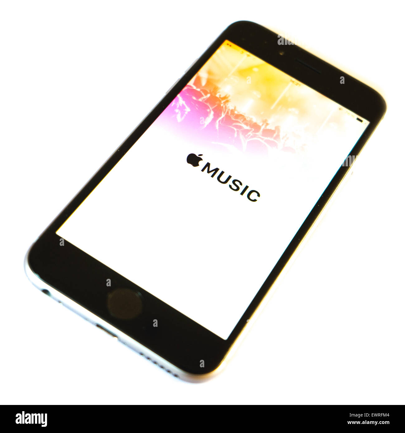 UK. 30th June, 2015. Apple iPhone 6 showing the new Apple Music App © Thomas Jackson/Alamy Live News Stock Photo