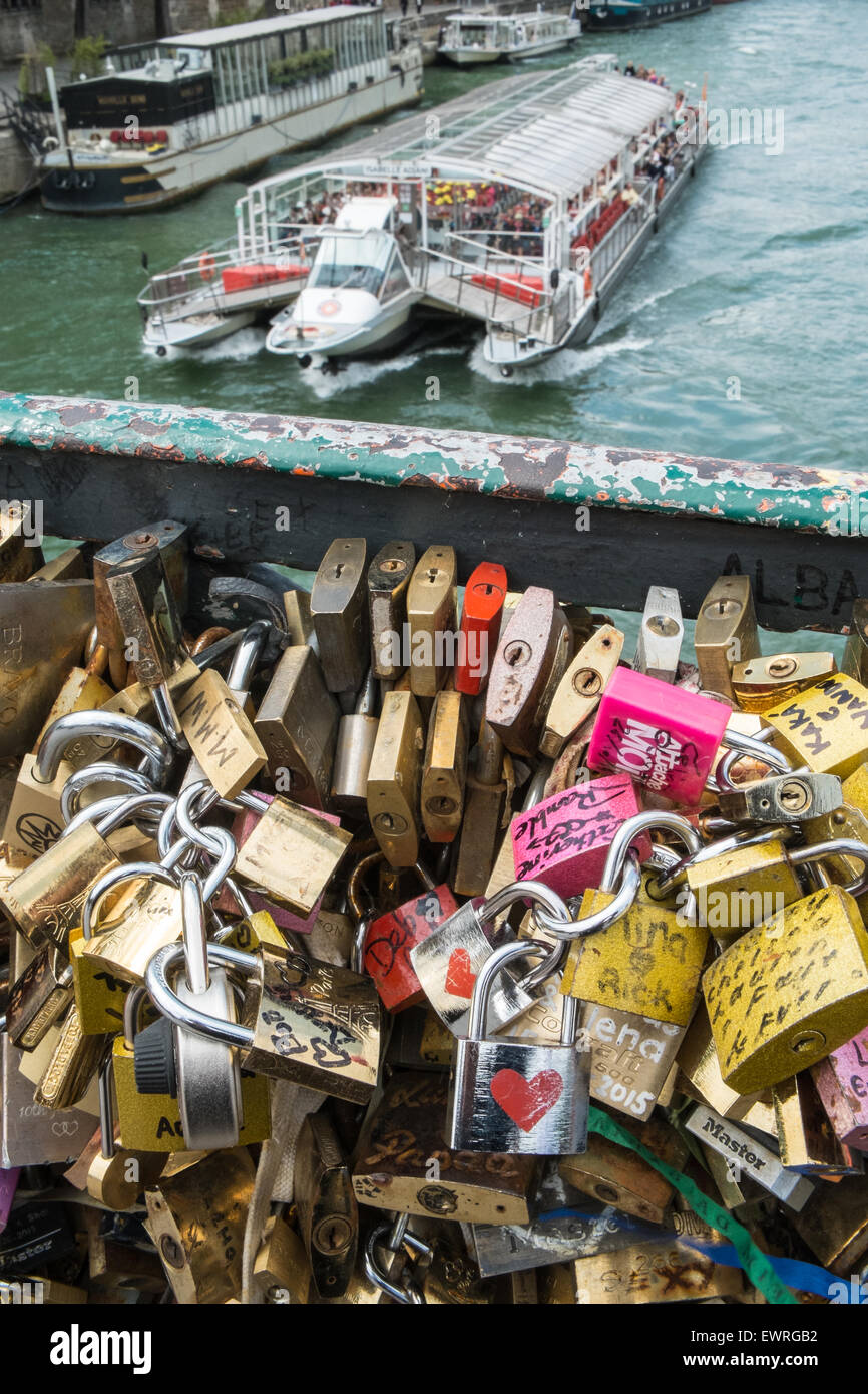 Love padlocks on Pont de Bridge.Photo a few