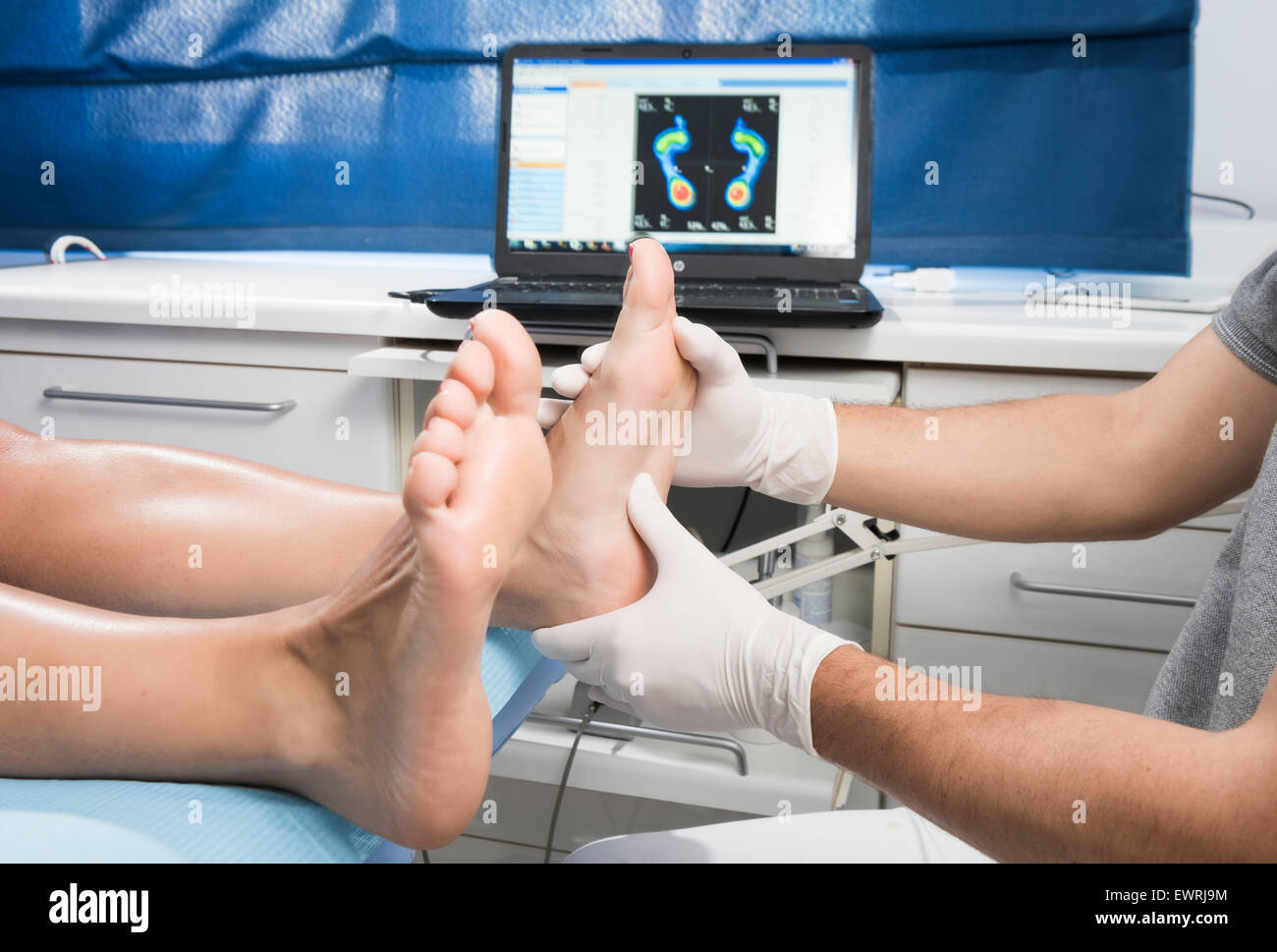 Professional pedicure using dieffenbach scalpel.Patient visiting  podiatrist.Medical pedicure procedure using special instrument with blade  knife Stock Photo - Alamy