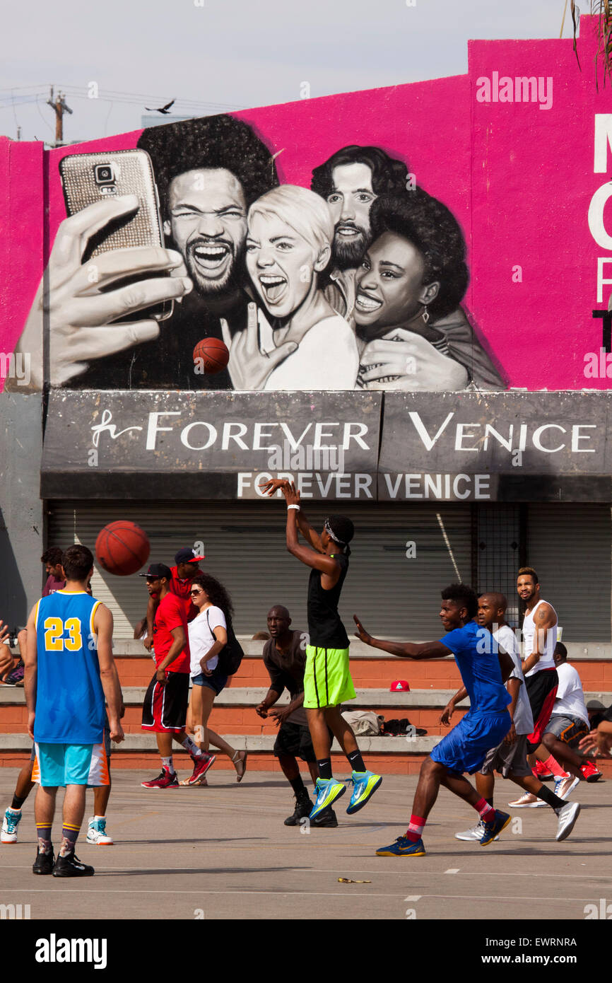 Basketball Courts Venice Beach California Stock Photo Alamy Basketball Courts Venice Beach California Stock Photo Alamy