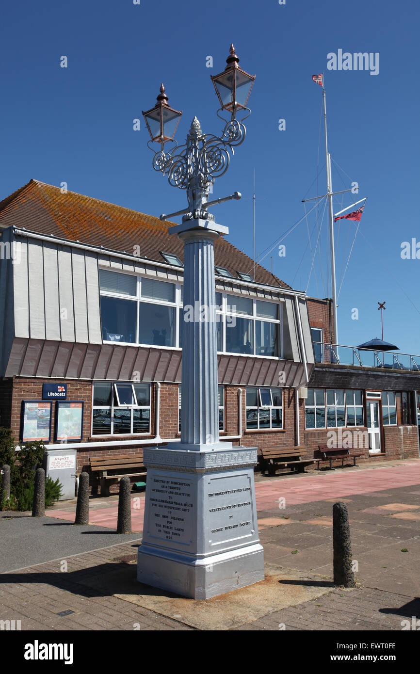 Royal Lymington Yacht Club and gas lamp monument erected in 1832 in memory of Admiral Sir Harry Burrard Neale Stock Photo