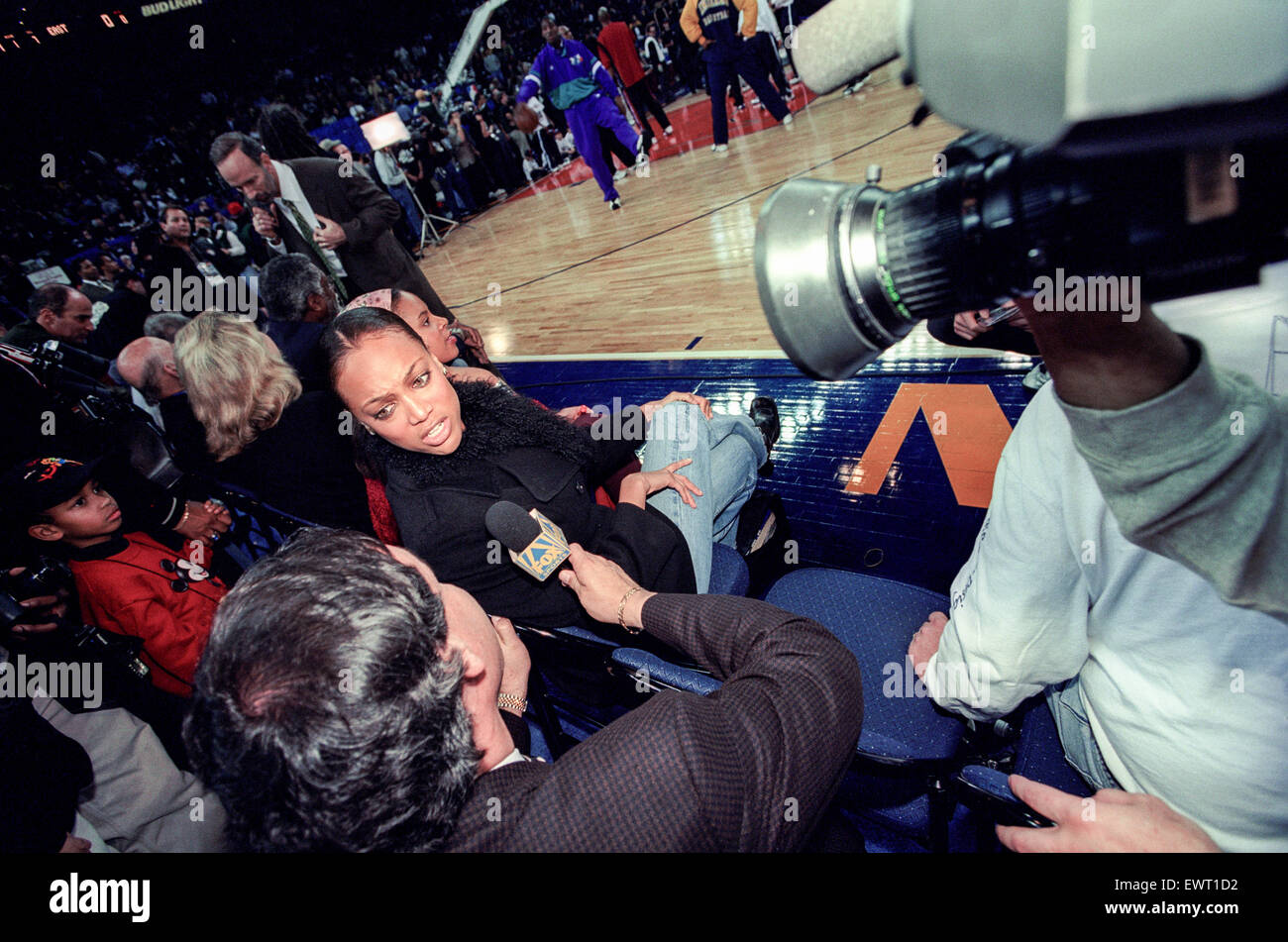 OAKLAND, CA – FEBRUARY 13: Tyra Banks at the NBA All-Star Game held in Oakland, California on February 13, 2000. Stock Photo