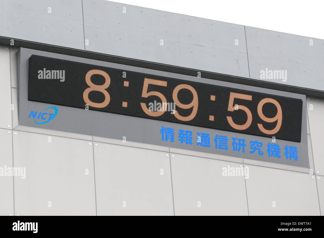 Tokyo, Japan. 1st July, 2015. Electronic board shows countdown of the rare display of a leap second being added at 08:59:60 at the National Institute of Information and Communications Technology in Koganei outside Tokyo, Japan on July 1, 2015. The extra leap second was added to clocks around the world to adjust the gap between the Earth's rotation and atomic clocks. © Shingo Ito/AFLO/Alamy Live News Stock Photo