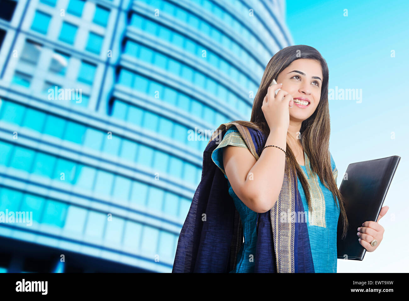 1 indian Business woman talking Cell Phone Stock Photo - Alamy