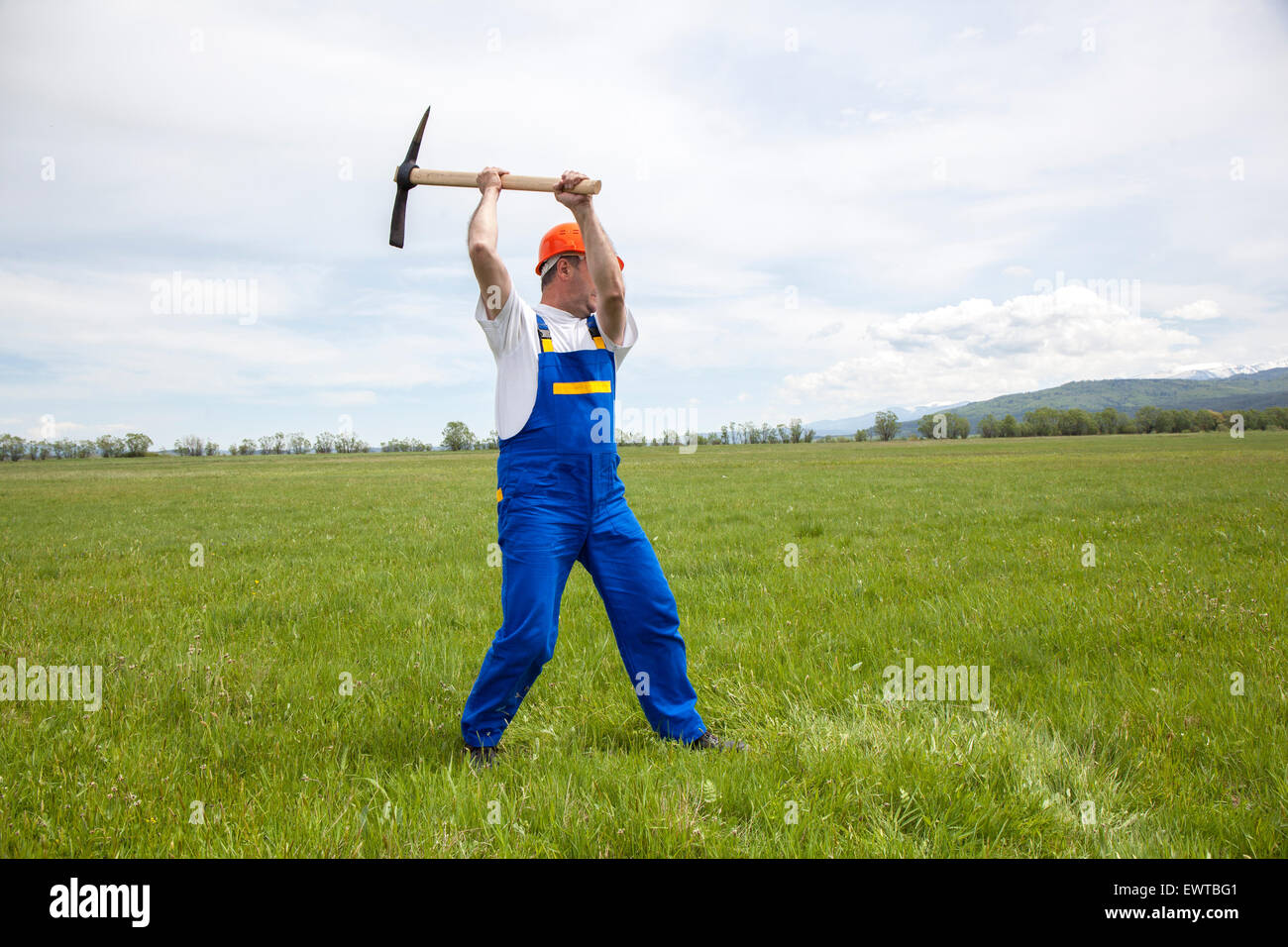 Garden pickaxe hi-res stock photography and images - Alamy