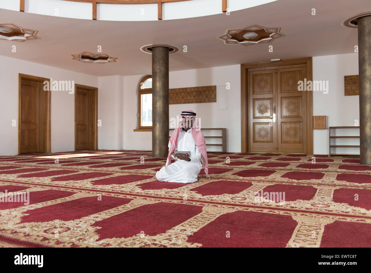 Handsome middle eastern man hi-res stock photography and images - Alamy