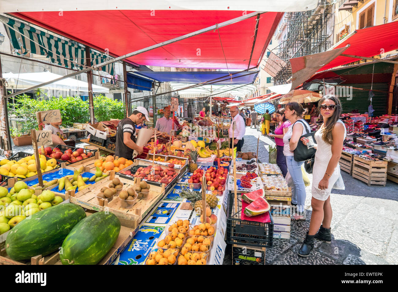 Mercato il Capo is one of several famous outdoor markets in Palermo, Sicily  Stock Photo - Alamy