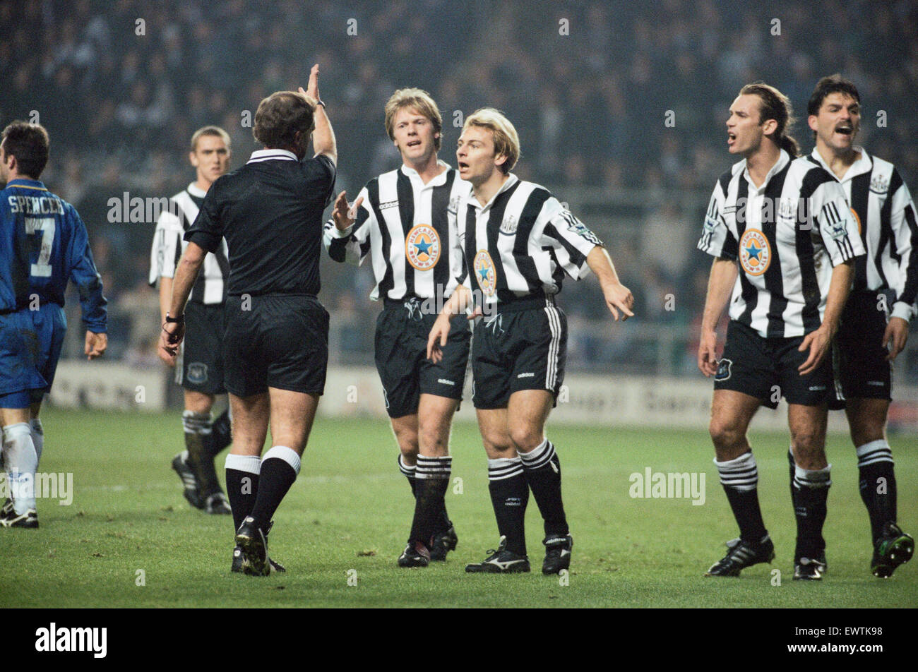 FA Cup Third Round Replay match at St James Park. Newcastle United 2 v Chelsea 2 (Chelsea win on penalties). Newcastle players Warren Barton and John Beresford  protest to the referee watched  by Lee Clark, Darren Peacock and Philippe Albert. 17th January Stock Photo